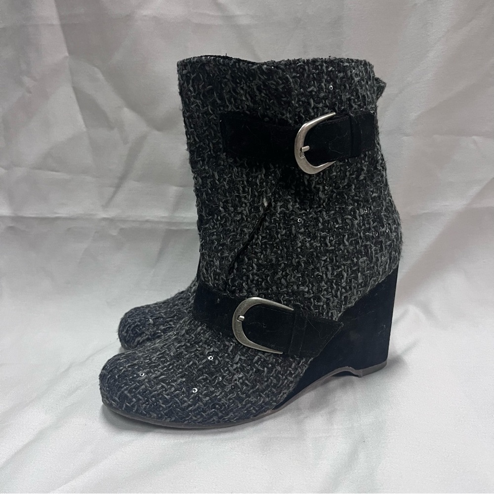 MUKLUKS Womens Melissa Boots Size 7 Gray Tweed Black Buckle Wedge Heel Booties